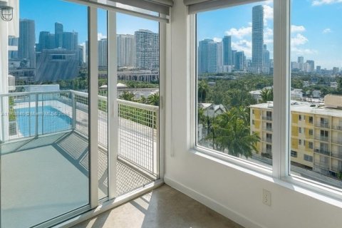 Снять в аренду кондоминиум в Майами, Флорида 2 спальни, 93.83м2, № 1954787 - фото 1