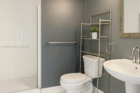 Снять в аренду кондоминиум в Майами, Флорида 2 спальни, 93.83м2, № 1954787 - фото 16