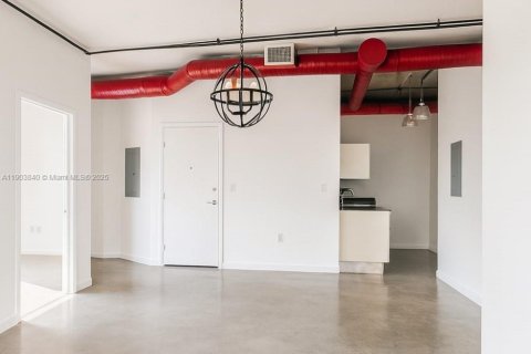 Снять в аренду кондоминиум в Майами, Флорида 2 спальни, 93.83м2, № 1954787 - фото 7