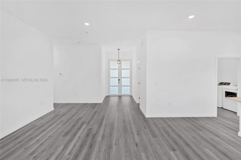 House in Lehigh Acres, Florida 3 bedrooms № 2003172 - photo 8