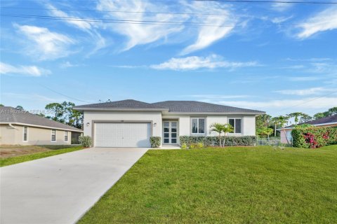 House in Lehigh Acres, Florida 3 bedrooms № 2003172
