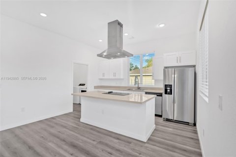 House in Lehigh Acres, Florida 3 bedrooms № 2003172 - photo 18