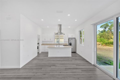 House in Lehigh Acres, Florida 3 bedrooms № 2003172 - photo 15