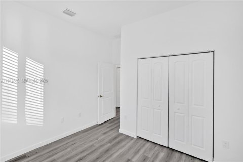 House in Lehigh Acres, Florida 3 bedrooms № 2003172 - photo 25