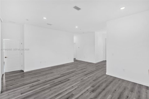 House in Lehigh Acres, Florida 3 bedrooms № 2003172 - photo 13