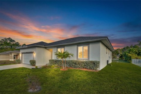 House in Lehigh Acres, Florida 3 bedrooms № 2003172 - photo 4