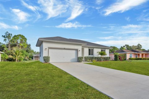 House in Lehigh Acres, Florida 3 bedrooms № 2003172 - photo 5