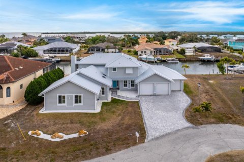 Casa en venta en Port Charlotte, Florida, 4 dormitorios, 305.18 m2 № 2177247 - foto 3