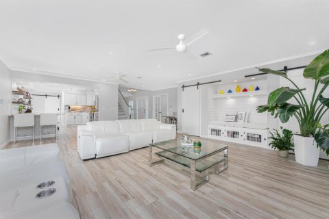 Casa en venta en Port Charlotte, Florida, 4 dormitorios, 305.18 m2 № 2177247 - foto 4