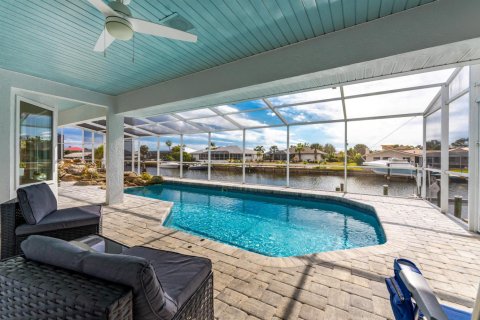 Casa en venta en Port Charlotte, Florida, 4 dormitorios, 305.18 m2 № 2177247 - foto 2