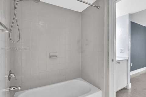 Condominio en venta en Miami, Florida, 2 dormitorios, 82.78 m2 № 1880256 - foto 25