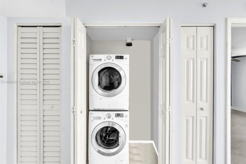Condominio en venta en Miami, Florida, 2 dormitorios, 82.78 m2 № 1880256 - foto 18