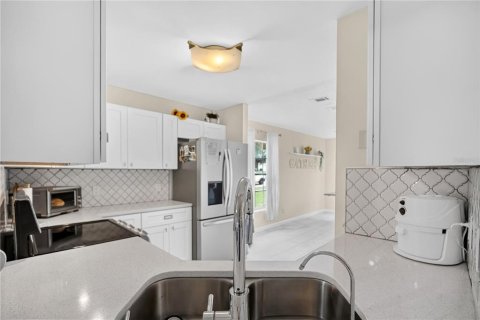 Townhouse in Orlando, Florida 3 bedrooms, 158.31 sq.m. № 2221463 - photo 8