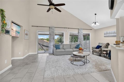 Townhouse in Orlando, Florida 3 bedrooms, 158.31 sq.m. № 2221463 - photo 3