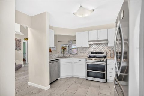 Townhouse in Orlando, Florida 3 bedrooms, 158.31 sq.m. № 2221463 - photo 4