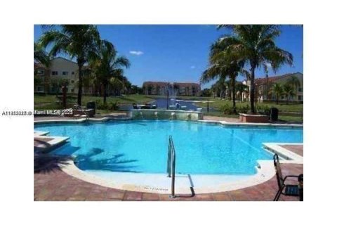 Condo in Doral, Florida, 1 bedroom  № 1970660 - photo 13