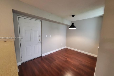 Condo in Doral, Florida, 1 bedroom  № 1970660 - photo 9