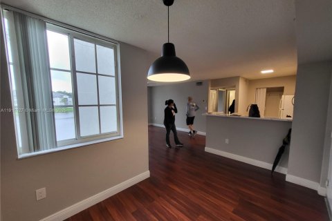 Condo in Doral, Florida, 1 bedroom  № 1970660 - photo 4