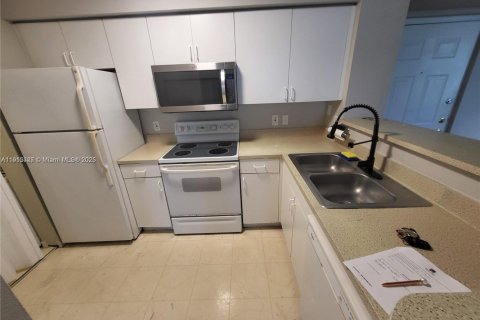 Condo in Doral, Florida, 1 bedroom  № 1970660 - photo 6
