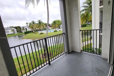 Condo in Doral, Florida, 1 bedroom  № 1970660 - photo 12