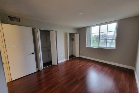 Condo in Doral, Florida, 1 bedroom  № 1970660 - photo 8