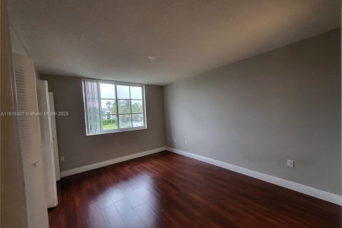 Condo in Doral, Florida, 1 bedroom  № 1970660 - photo 7