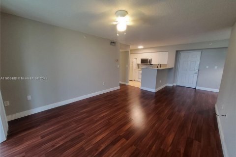 Condo in Doral, Florida, 1 bedroom  № 1970660 - photo 2