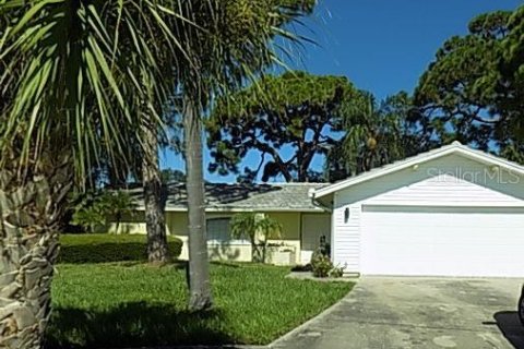 Villa ou maison à vendre à Sarasota, Floride: 3 chambres, 172.43 m2 № 2419538 - photo 2