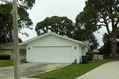 Villa ou maison à vendre à Sarasota, Floride: 3 chambres, 172.43 m2 № 2419538 - photo 3