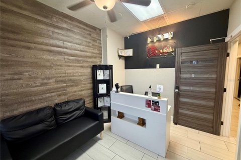 Propiedad comercial en venta en Tampa, Florida, 183.76 m2 № 2148986 - foto 2