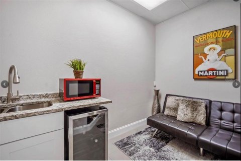 Propiedad comercial en venta en Tampa, Florida, 183.76 m2 № 2148986 - foto 15