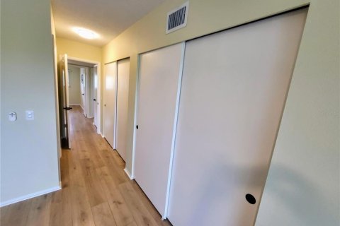 Condo in Clearwater, Florida, 2 bedrooms  № 2214597 - photo 18