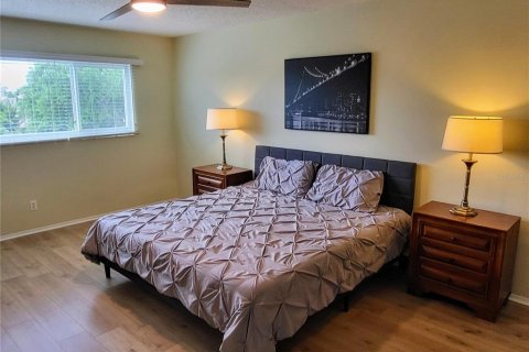 Condo in Clearwater, Florida, 2 bedrooms  № 2214597 - photo 15