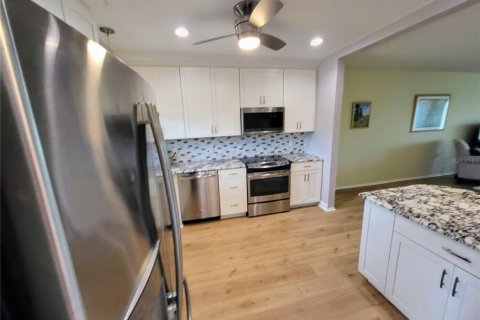 Condo in Clearwater, Florida, 2 bedrooms  № 2214597 - photo 4