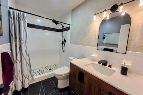 Condo in Clearwater, Florida, 2 bedrooms  № 2214597 - photo 19