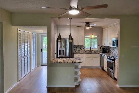 Condo in Clearwater, Florida, 2 bedrooms  № 2214597 - photo 8