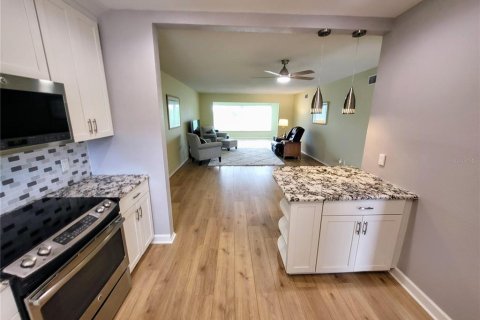Condo in Clearwater, Florida, 2 bedrooms  № 2214597 - photo 5