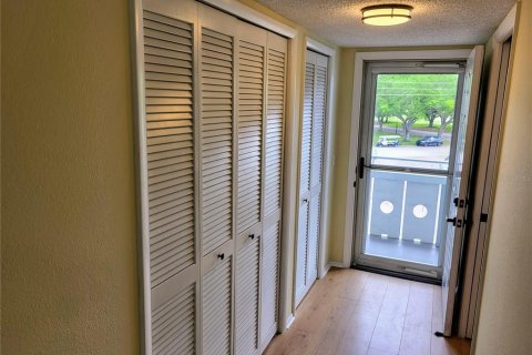 Condo in Clearwater, Florida, 2 bedrooms  № 2214597 - photo 9