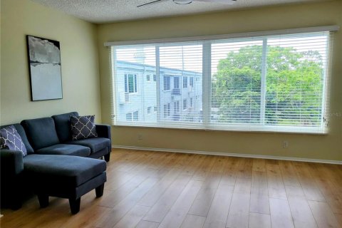 Condo in Clearwater, Florida, 2 bedrooms  № 2214597 - photo 14