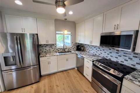 Condo in Clearwater, Florida, 2 bedrooms  № 2214597 - photo 3