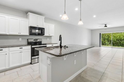 House in Land O' Lakes, Florida 3 bedrooms, 142.7 sq.m. № 2110226 - photo 10