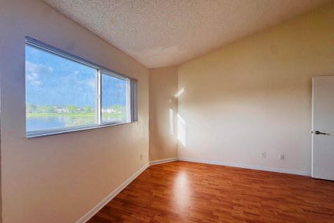 Condo in Oakland Park, Florida, 2 bedrooms № 2252017 - photo 29