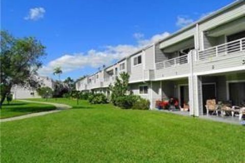 Condo in Oakland Park, Florida, 2 bedrooms № 2252017 - photo 8