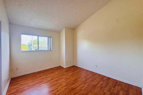 Condo in Oakland Park, Florida, 2 bedrooms № 2252017 - photo 19