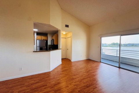 Condo in Oakland Park, Florida, 2 bedrooms № 2252017 - photo 5