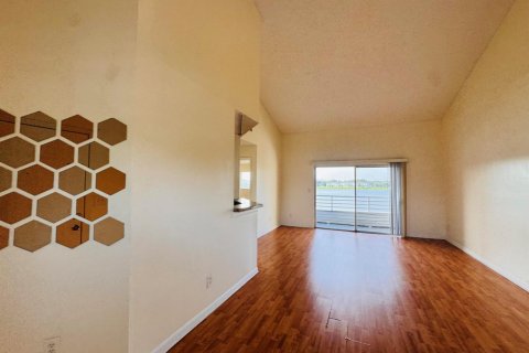 Condo in Oakland Park, Florida, 2 bedrooms № 2252017 - photo 2