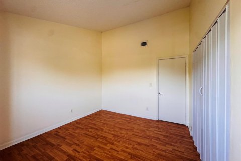 Condo in Oakland Park, Florida, 2 bedrooms № 2252017 - photo 14