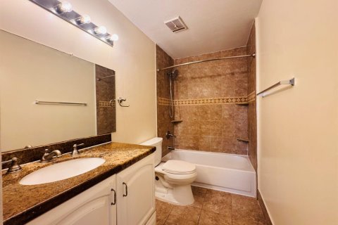 Condo in Oakland Park, Florida, 2 bedrooms № 2252017 - photo 6