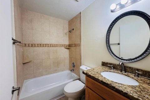 Condo in Oakland Park, Florida, 2 bedrooms № 2252017 - photo 11
