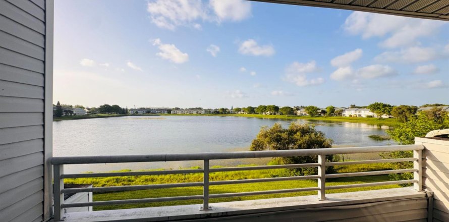 Condo in Oakland Park, Florida, 2 bedrooms № 2252017